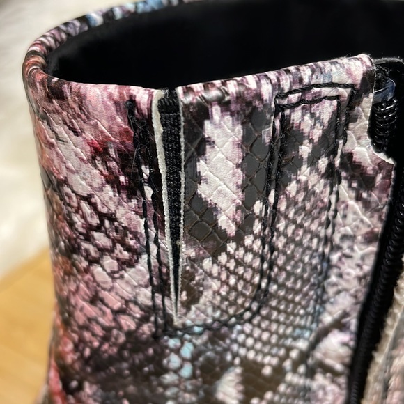 🐍 SUGAR // Rainbow Multi Faux Snake Skin Side Zip  Booties Size 8 - Picture 13 of 14
